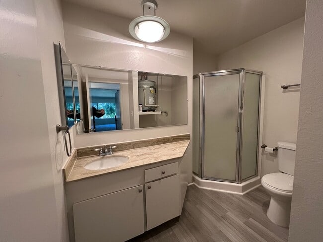 Building Photo - LOCATION! Move-in ready 2+2 w/parking, pool + balcony!