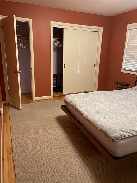 queen bedroom - 3433 NE Cadet Ave