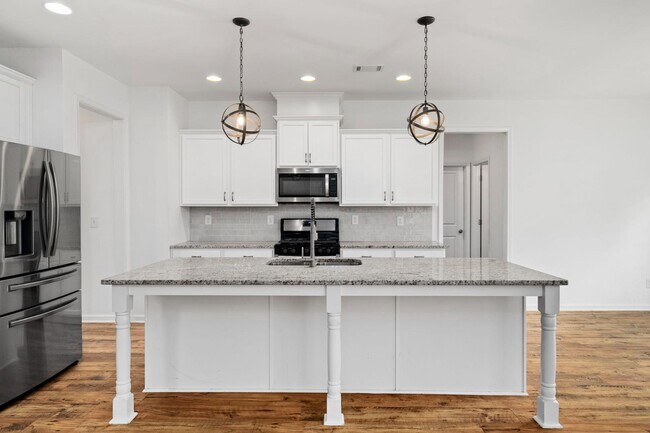 Building Photo - 2108 Charmond Dr