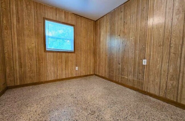 Building Photo - 3 Bedroom, 1 Bath House for rent in Lakeland *Move-In Special*