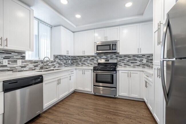 Interior Photo - 4532 Murietta Ave