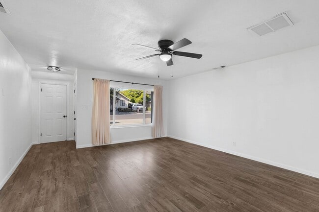 Building Photo - Beautiful Vacaville Home Near Parks, Schools & Shopping