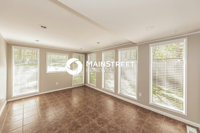 Building Photo - 4 Bedroom Pet-Friendly Home in Birmingham, AL with Main Street Renewal