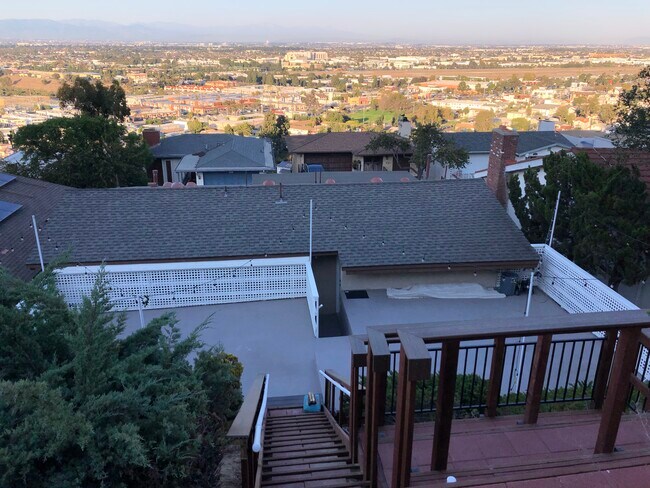 Massive Bacyard Deck, Great For Entertaining - 4202 Mesa St