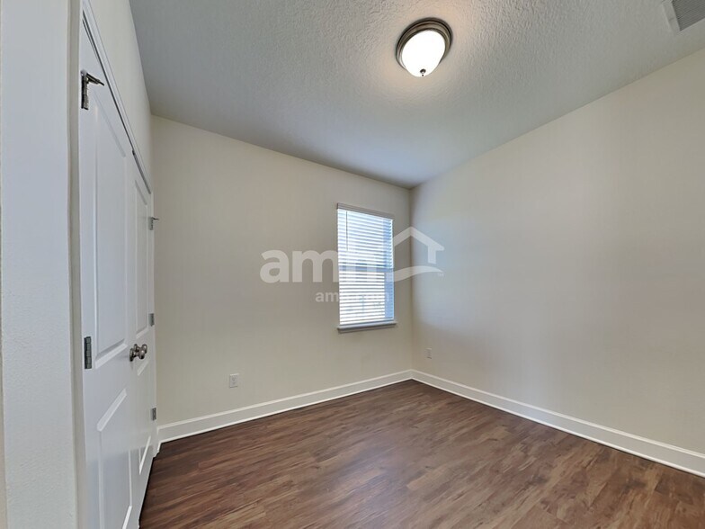 Building Photo - 5709 Oesterle Rd