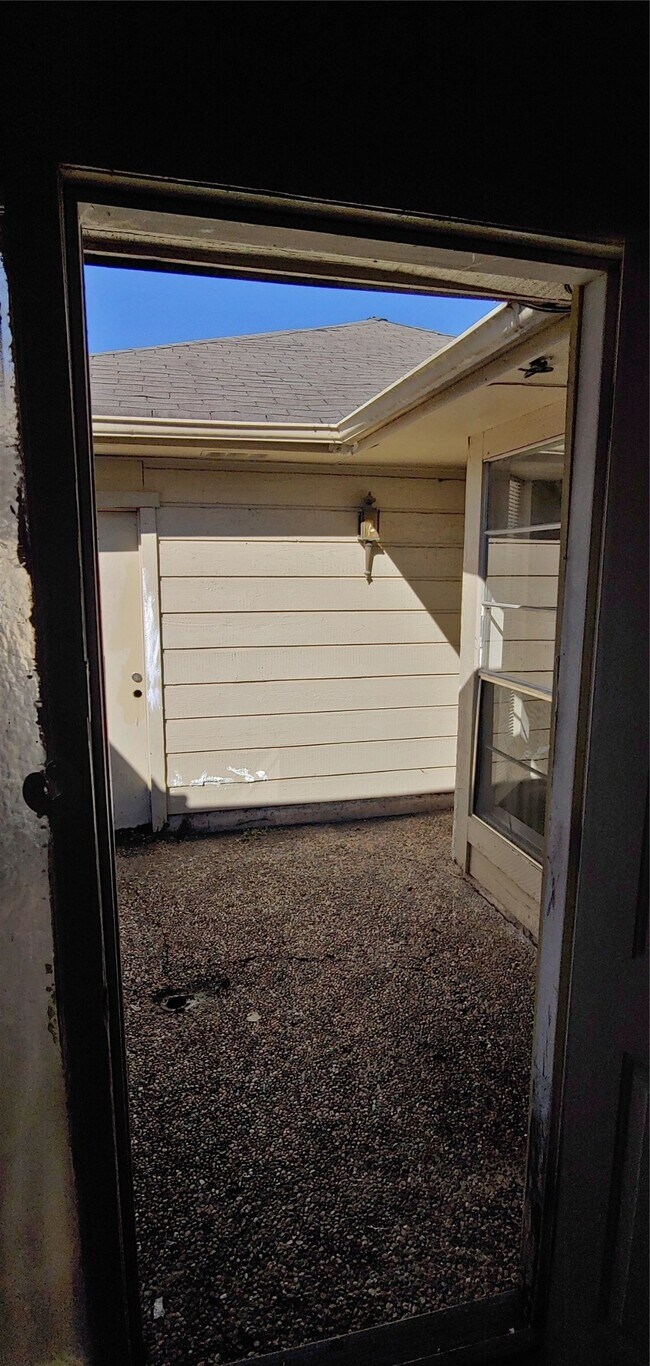 Building Photo - 10822 Lynbrook Dr