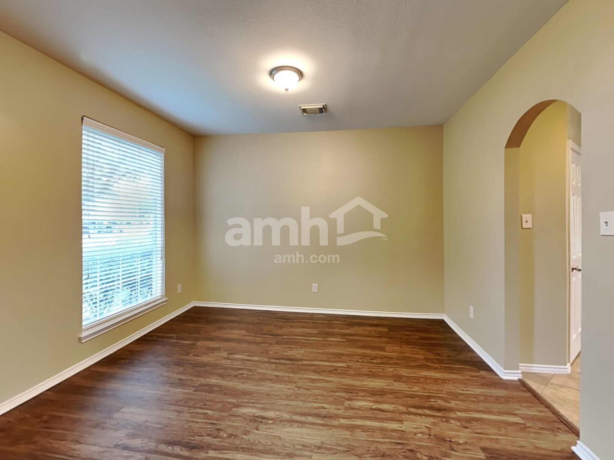 Building Photo - 2718 Lakecrest Way Dr