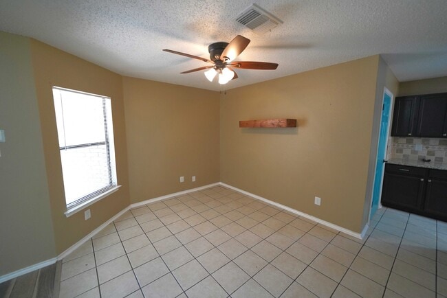 Building Photo - Updated Single Story in Schertz! Realtor Commission: $500