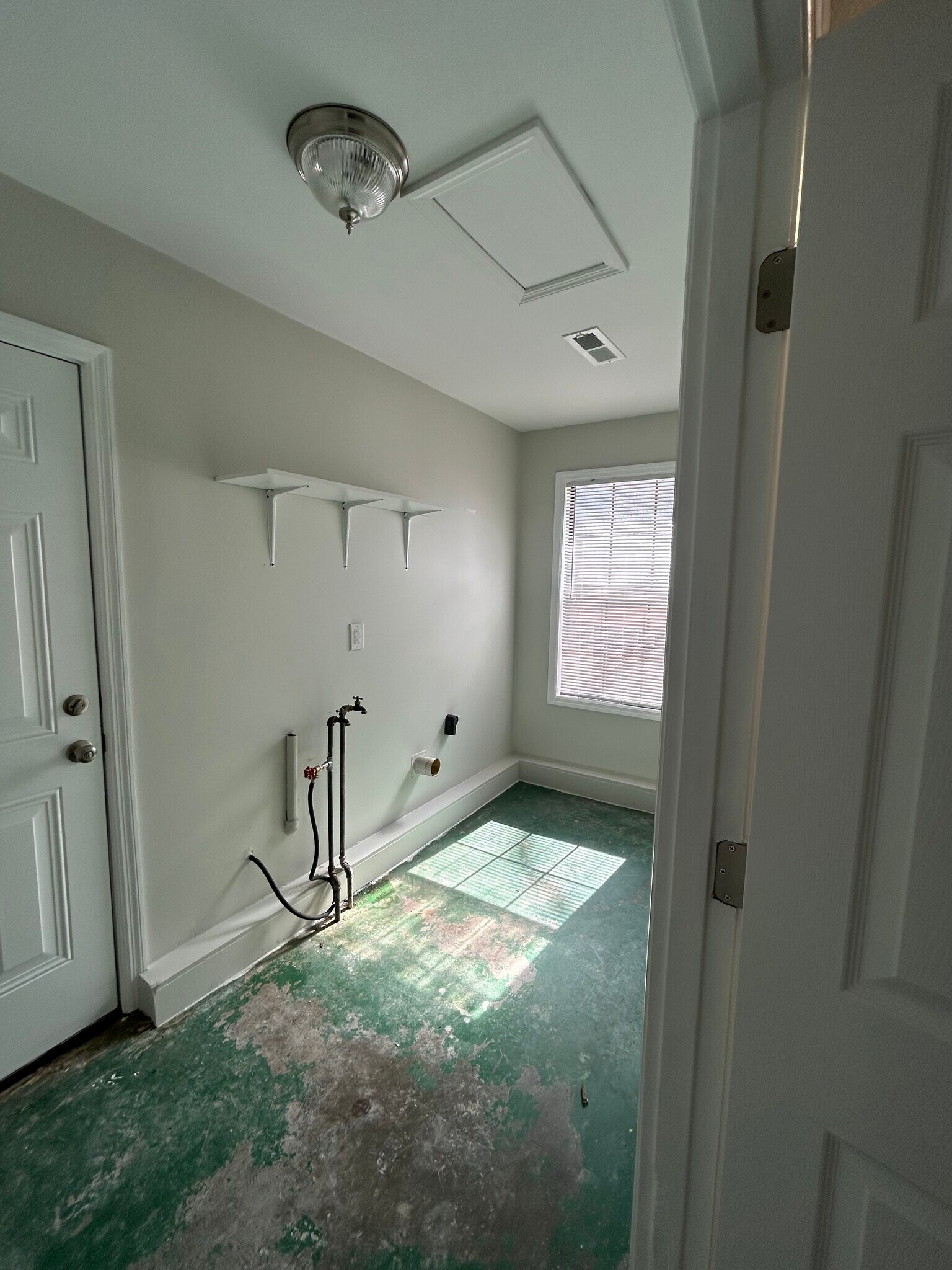 Building Photo - 600 Villard Dr