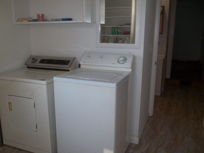 Building Photo - 115 Armstrong Cir