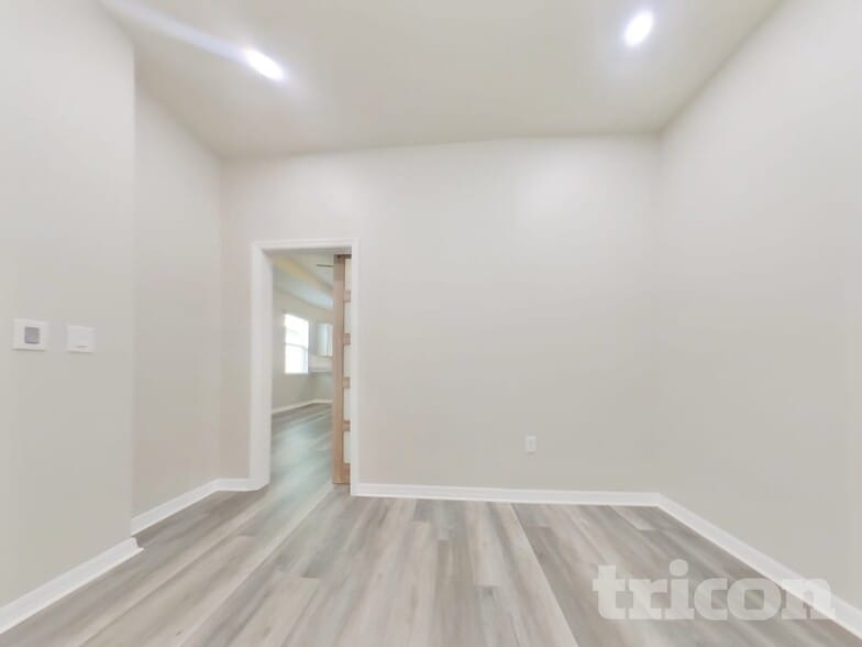 Building Photo - 2837 E Lake Pointe Dr