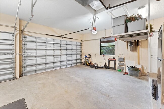 Building Photo - 10775 Blue Palm St