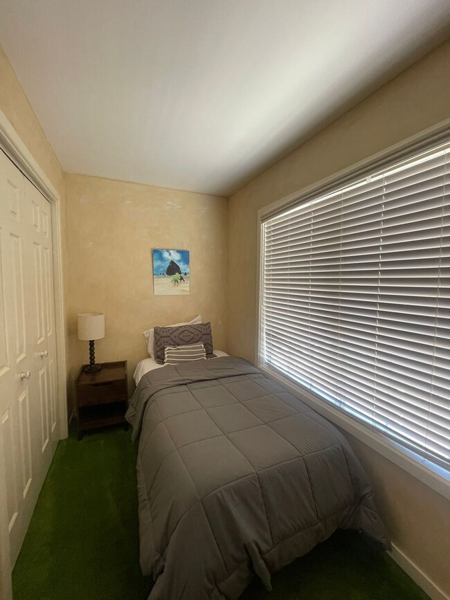 Building Photo - Beautiful Home in Chualar -with many ameni...