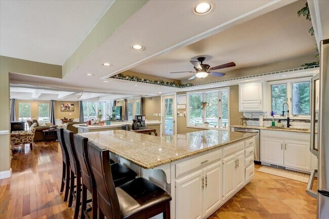 Building Photo - N43W27445-W27445 Capitol Dr