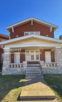 Building Photo - 3 Bed, 1 Bath Home with Fenced Yard / Available Soon!