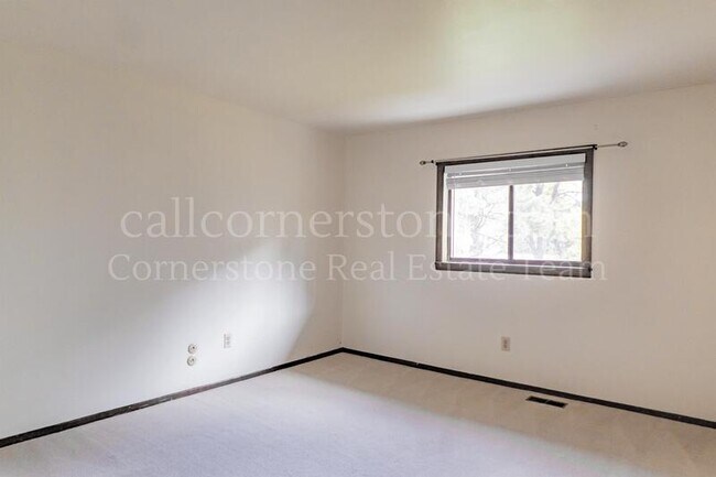 Building Photo - 3427 Clubheights Dr
