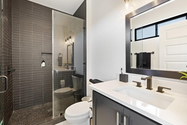 Building Photo - 223 Golden Bear Dr