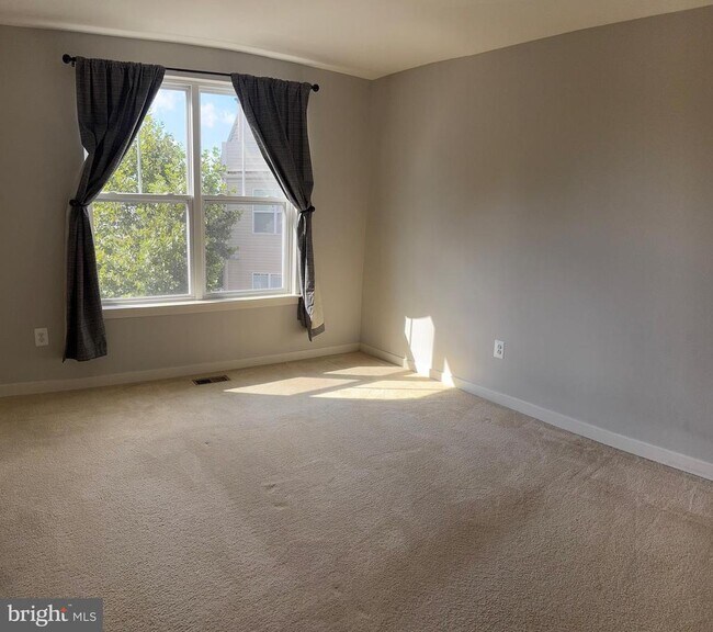 Building Photo - 1415 Trafalgar Ln