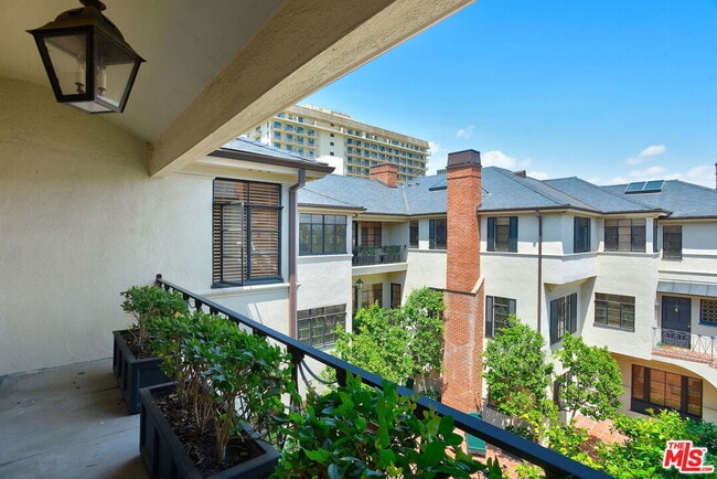 Building Photo - 151 S Rodeo Dr