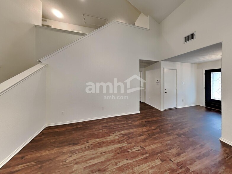 Building Photo - 3123 Candleside Dr