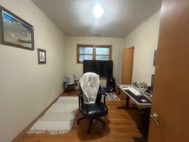 Building Photo - Top Floor Duplex Up, 3bd/2bth with Two Large Private Decks, Avail 8/1