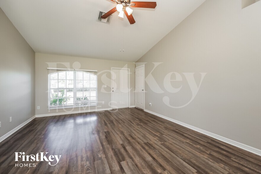 Building Photo - 316 SW 29th Ave