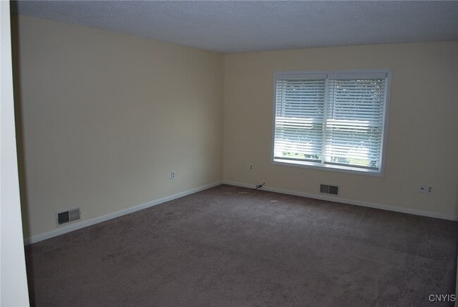 Building Photo - 59 Skyline Dr