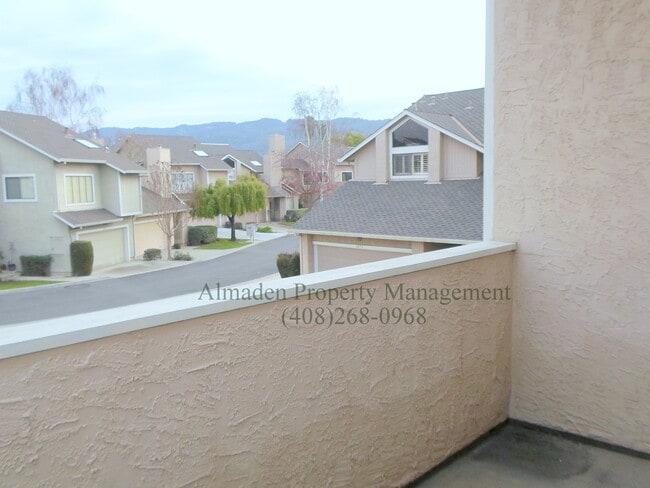 Building Photo - Remodeled Almaden Townhome in Great Location! Award Winning Schools! Central A/C!!