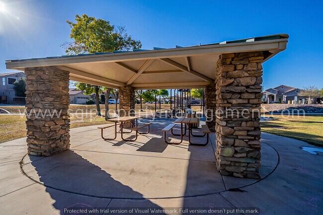 Building Photo - Beautiful split floorplan in a great neigh...