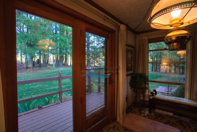 Building Photo - Custom Country Home With Spectacular Views...