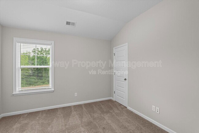 Building Photo - 1043 Linsmore Ave