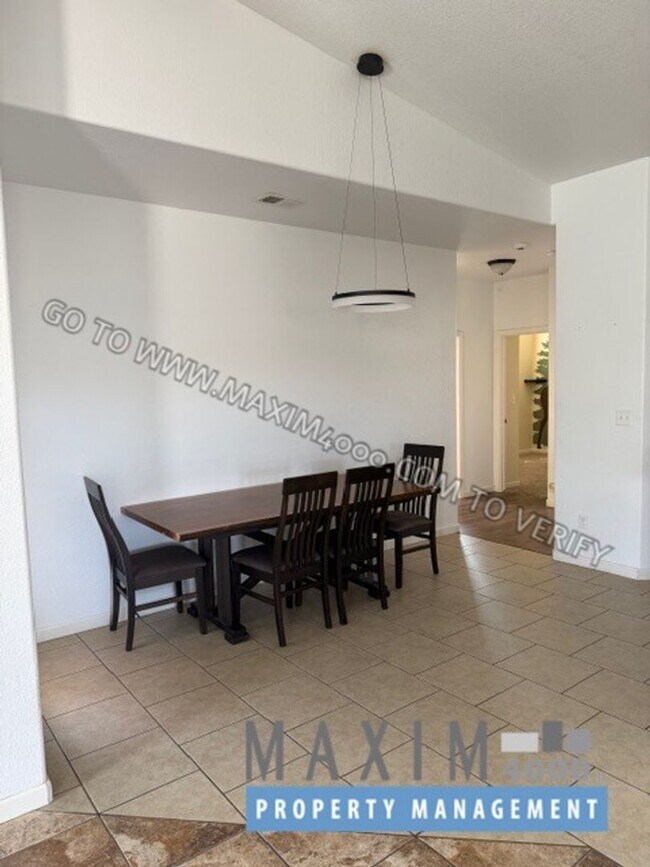 Building Photo - 659 Chalisa Ave