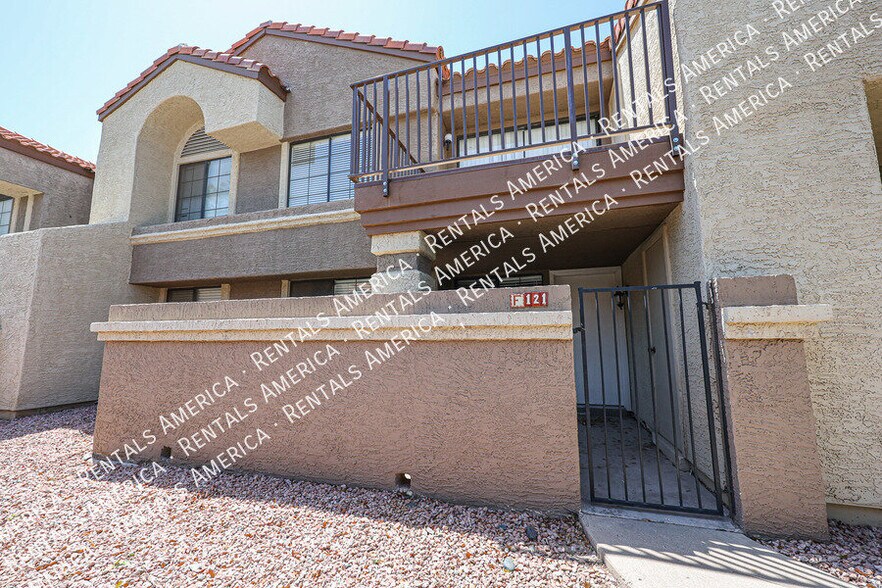 Building Photo - 1905 E University Dr