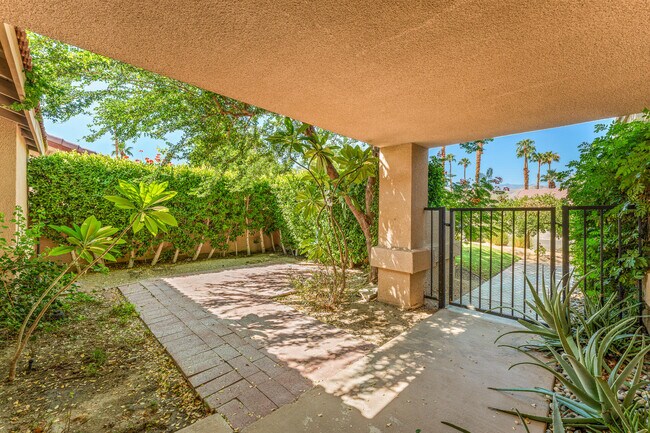 Building Photo - 40588 Clover Ln