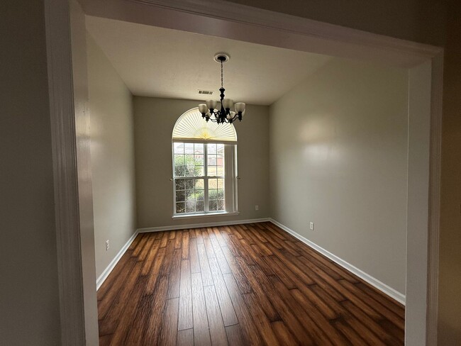 Building Photo - HOME FOR LEASE 4 BR 2 BATH RANCHSTYLE  SPLIT FLOOR PLAN AND OPEN  LARGE  FENCED BACKYARD  CONVENI...