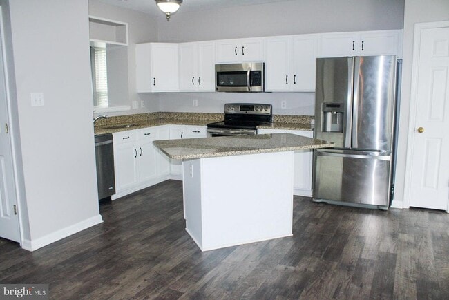 Building Photo - 141 Spencer Cir