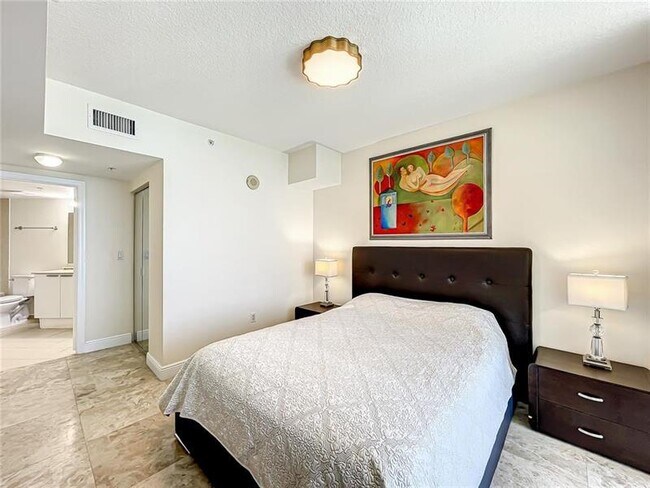 Building Photo - 16699 Collins Ave