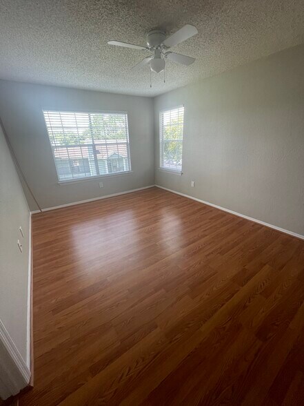 Building Photo - 2550 N Alafaya Trl