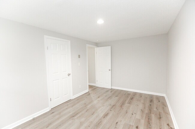 Building Photo - 1250 Pall Mall St