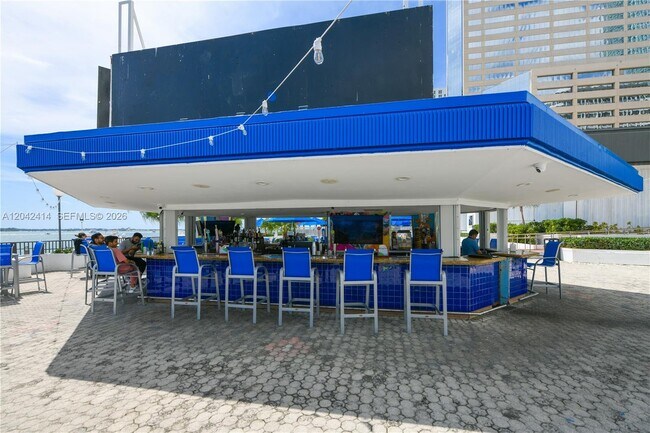 Building Photo - 801 Brickell Bay Dr