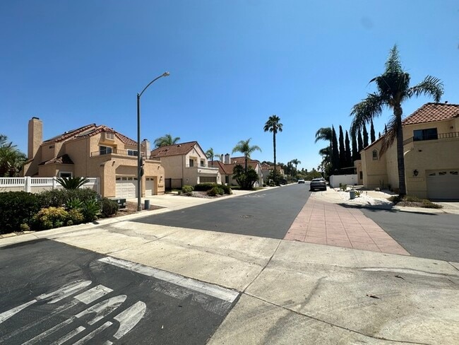 Building Photo - Spacious Updated Home In Desirable 92029 I...