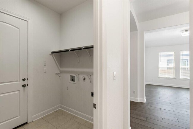 Building Photo - 175 Senna Dr
