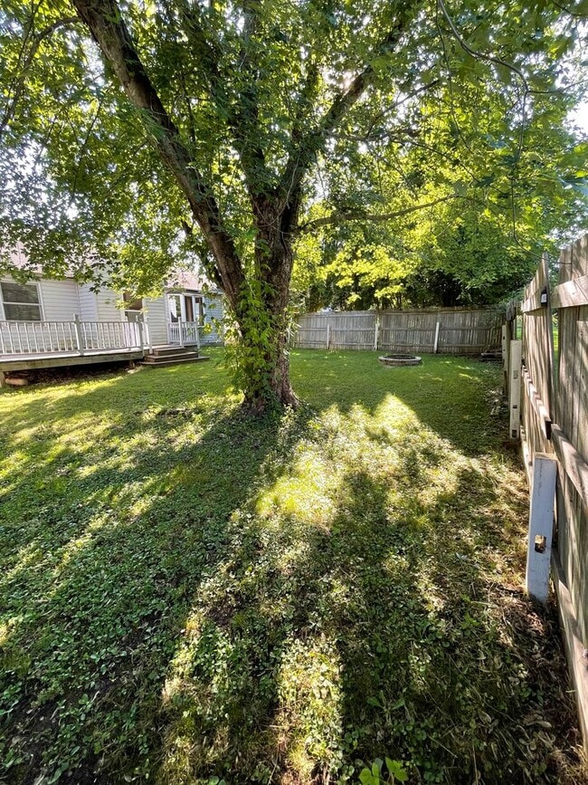 Building Photo - AVAILABLE NOW - 2 Bedroom, 1 Bath Two Harb...