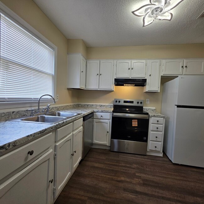 Building Photo - 1900 Buck Ln