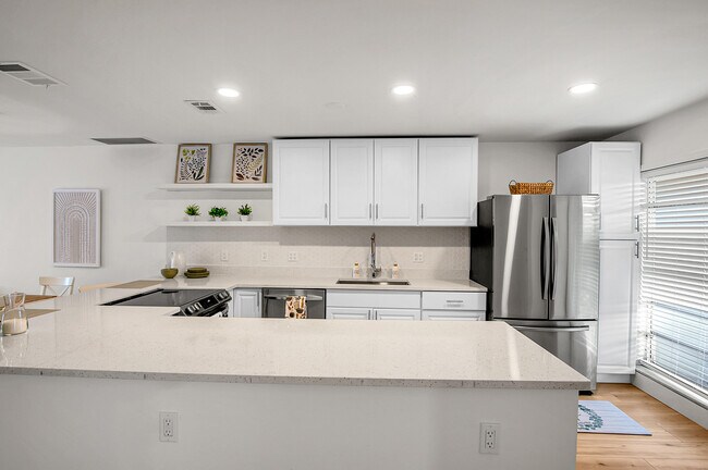 Building Photo - 8799 Bella Vista Dr