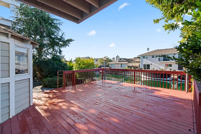 Building Photo - Serene Waterfront Home in Foster City