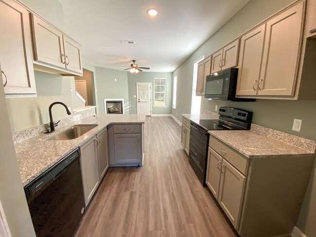 Building Photo - 3 bedroom, 2.5 bath, Built in 2022, close ...