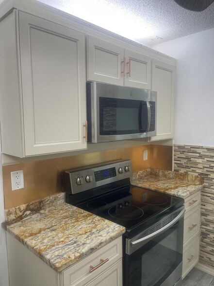 Building Photo - 202 Sparrow Dr