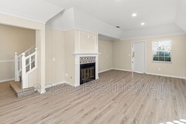 Building Photo - 825 Heritage Pl