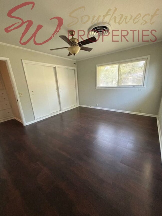 Building Photo - Spacious, bright updated 4 bedroom 3 bath close to campus!!